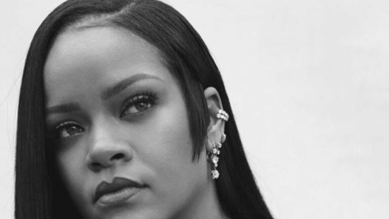 Hollywood Singer Rihanna