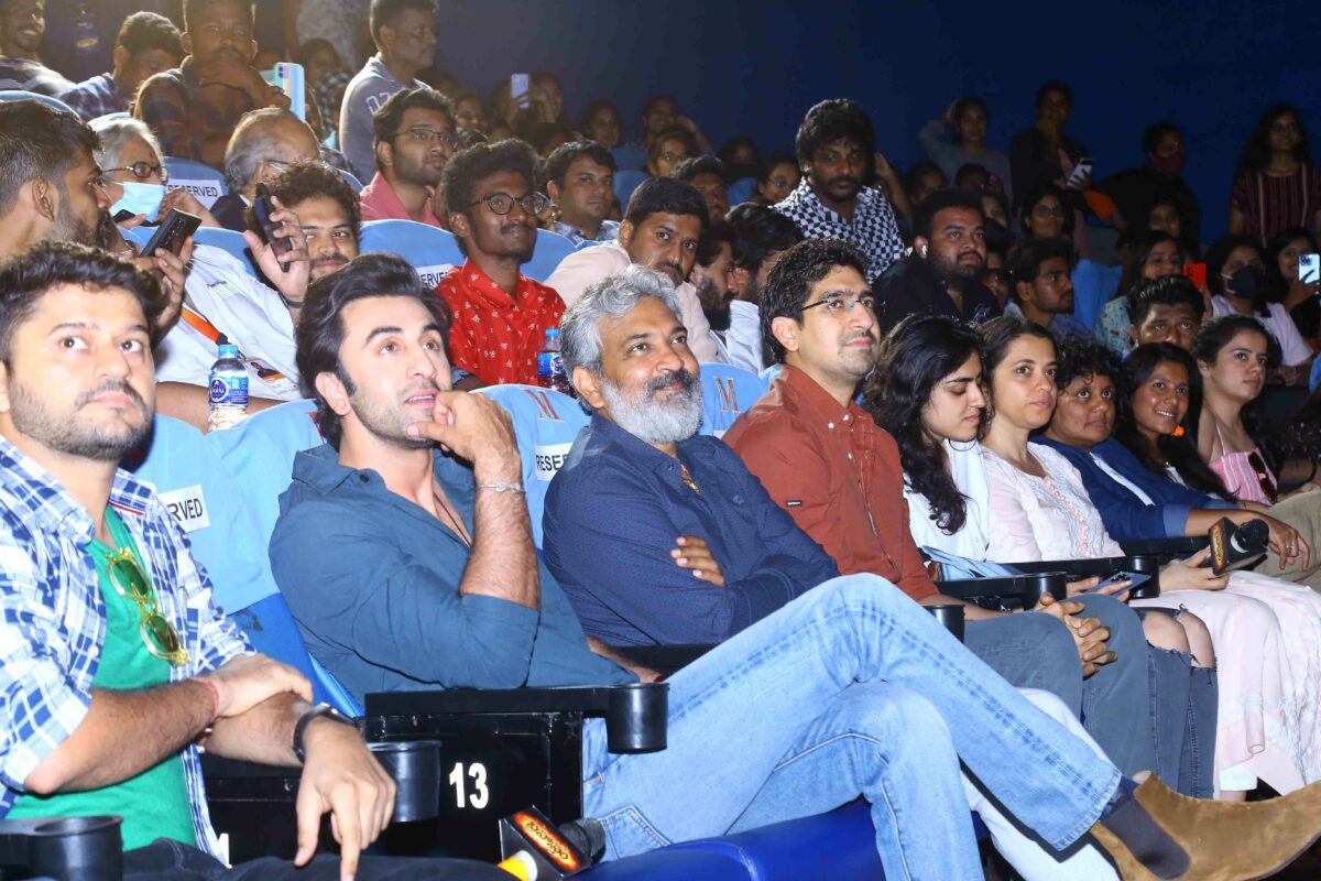 With SS Rajamouli and Ayan Mukherjee, Ranbir Kapoor sitting among their fans in Melody theatre , , promotes Brahmastra in Vizag.
